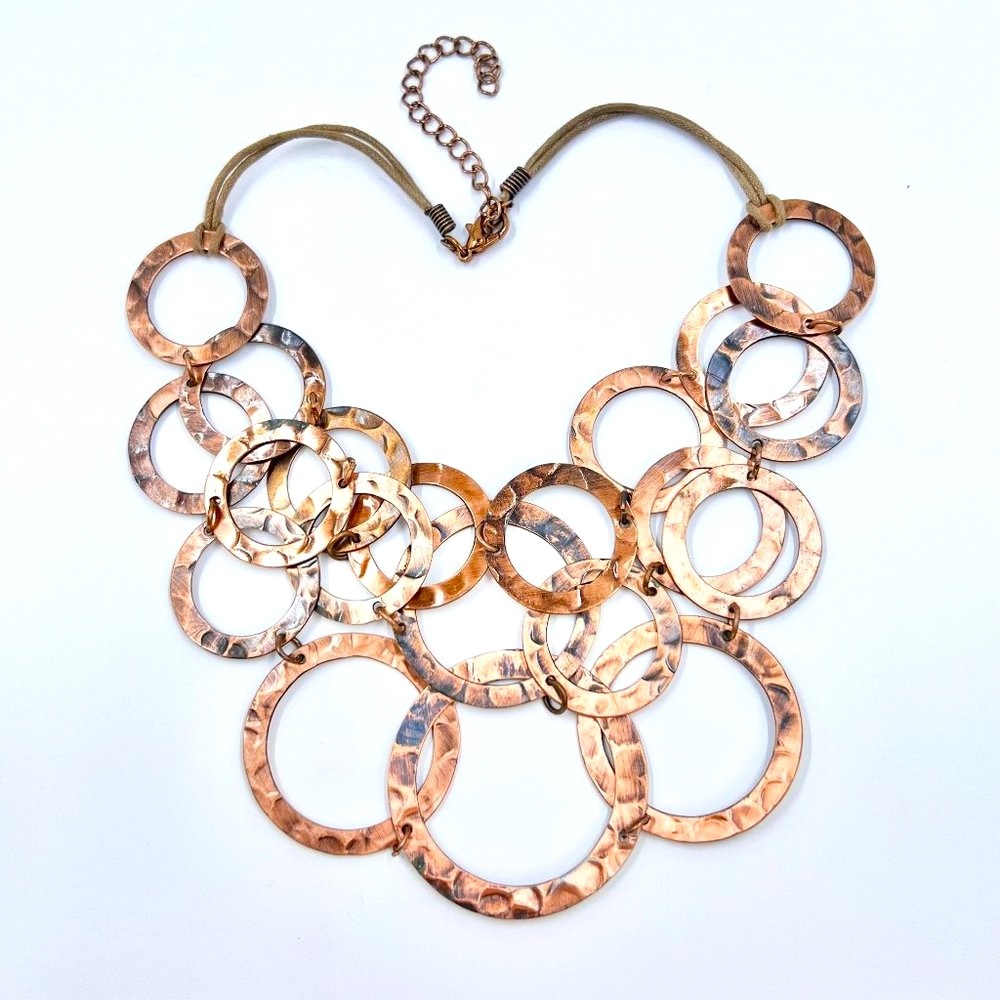 NWOT - Beautiful Hammered Copper Tone Interlocking Circles 14” Choker Necklace